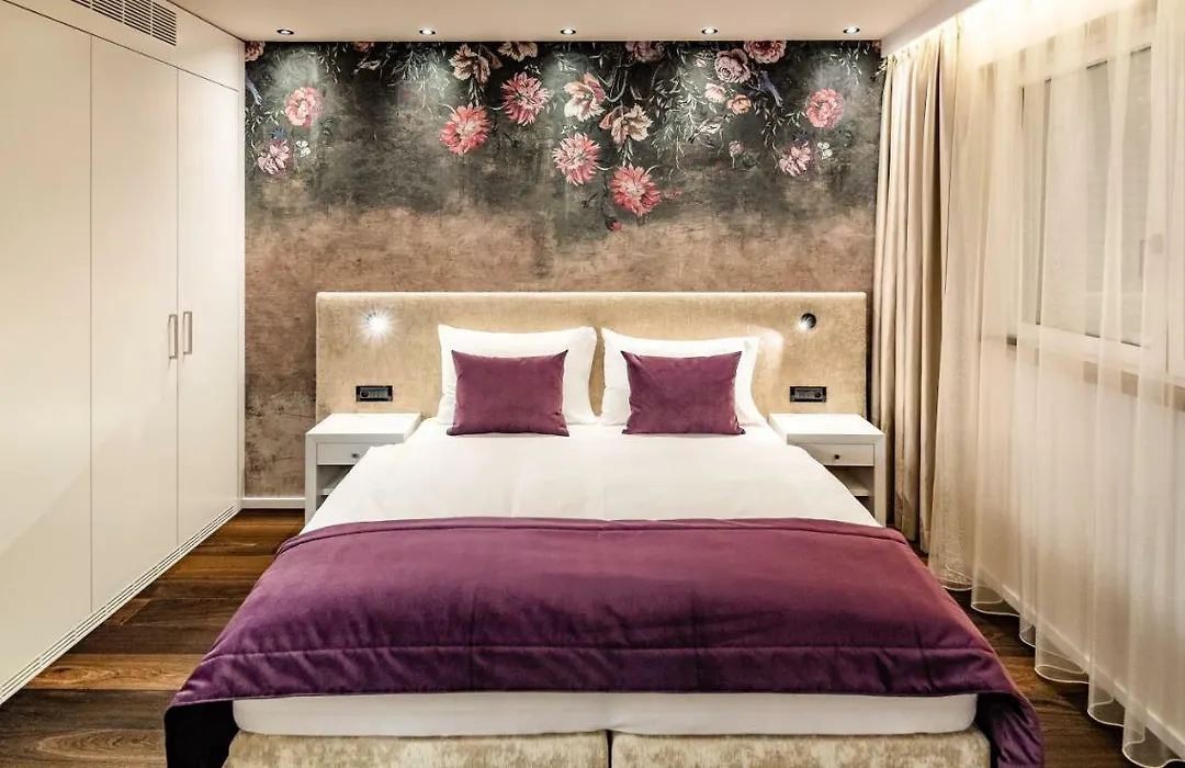 Schenna Chalet - Luxury Panoramic Apartments-1